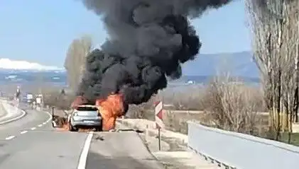 Kütahya’da Seyir Halindeki Otomobil Alev Alev Yandı: Olay Anı Kameralarda