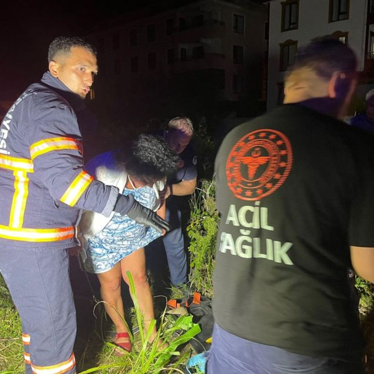 Otların Arasında Mahsur Kalan Genç İtfaiye Tarafından Kurtarıldı