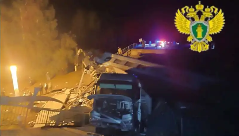 Rusya'da Felaket: İki Köprü Çöktü, Yedi Kişi Hayatını Kaybetti!