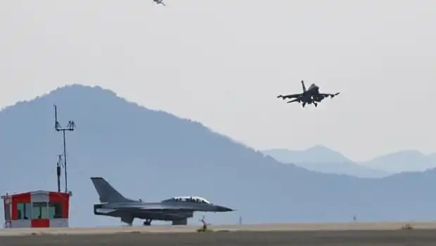 Güney Kore'de Askeri Tatbikat Felakete Dönüştü: Savaş Uçağı Köyü Bombaladı