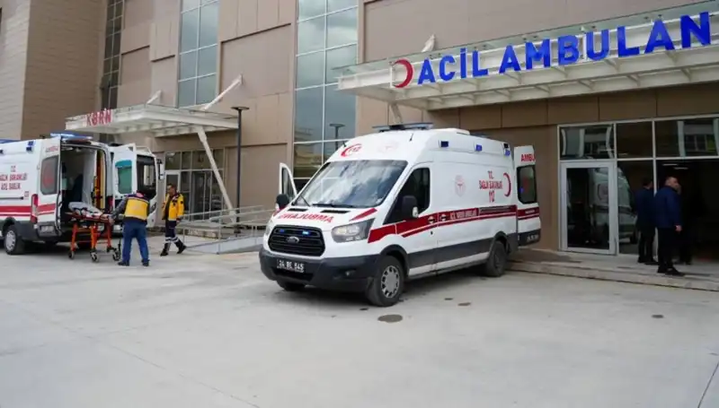 Erzincan'da Korkunç Kaza: Bir Can Gitti, Üç Kişi Yaralandı!
