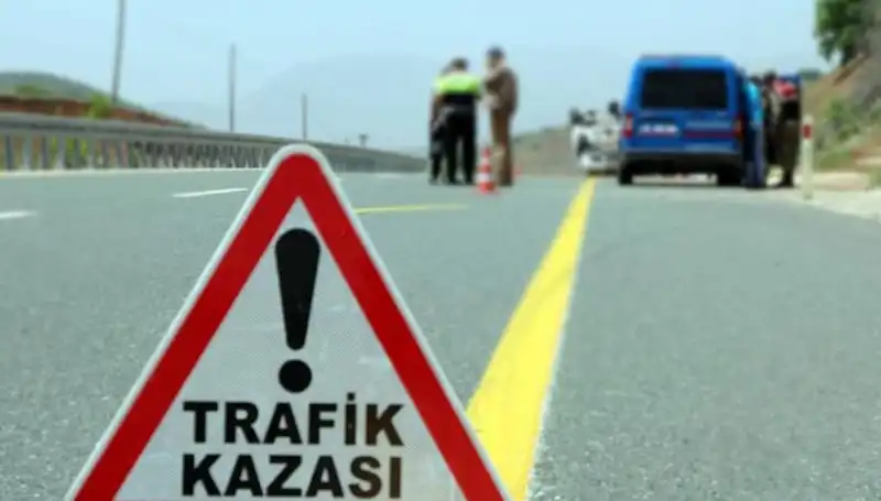 Otomobil ve Hafif Ticari Araç Kameralara Yansıyan Sarsıcı Çarpışma: 6 Can Aldı