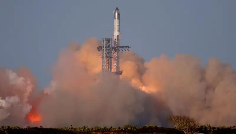 SpaceX’in Starship Roketi, 8. Test Uçuşunu Gerçekleştirerek Tarihe Geçti!