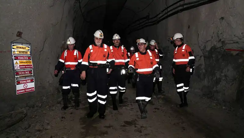 Bakan Işıkhan, Altın Madeni Ziyaretiyle Yatırımcıların Dikkatini Çekti
