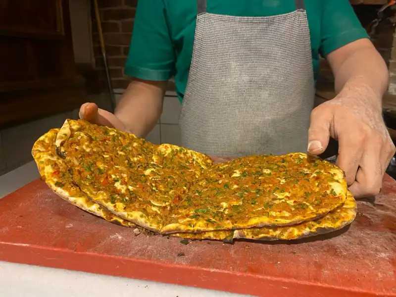 İstanbul'da Lahmacun Fiyatlarında Şok Farklılık: Neden Bu Kadar Uçurum Var?