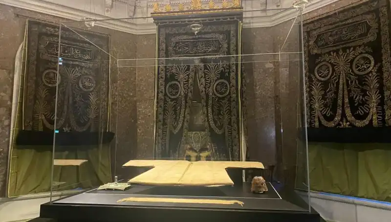 Hırka-i Şerif Ziyarete Açılıyor: Müslümanlar İçin Neden Bu Kadar Önemli?