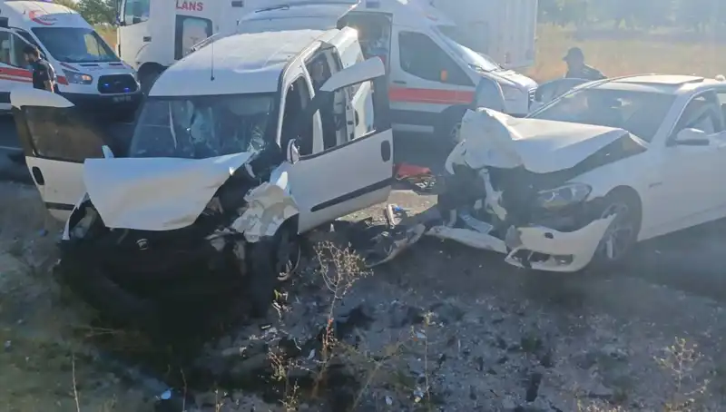 Nevşehir'de Feci Trafik Kazası: 14 Yaralı, Olayın Sebepleri Araştırılıyor