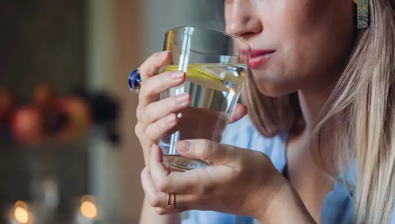 Aç Karnına 1 Litre Su İçmek: Vücuda Etkileri ve Faydaları