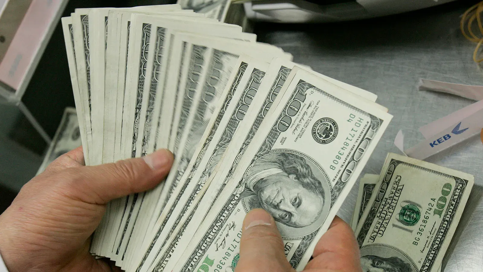 Dolar Sabit Kaldı, Euro'nun Değer Kaybı Devam Ediyor