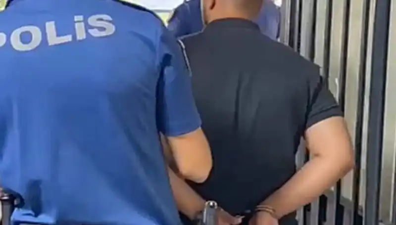İzmir'de Polise Saldıran Şahıs Hızla Yakalandı, Tutuklandı!