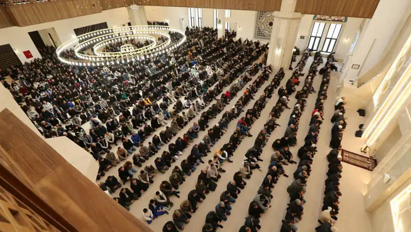Cuma Namazı Bugün Saat Kaçta Kılınacak? İşte 4 Nisan 2025'teki Saatler