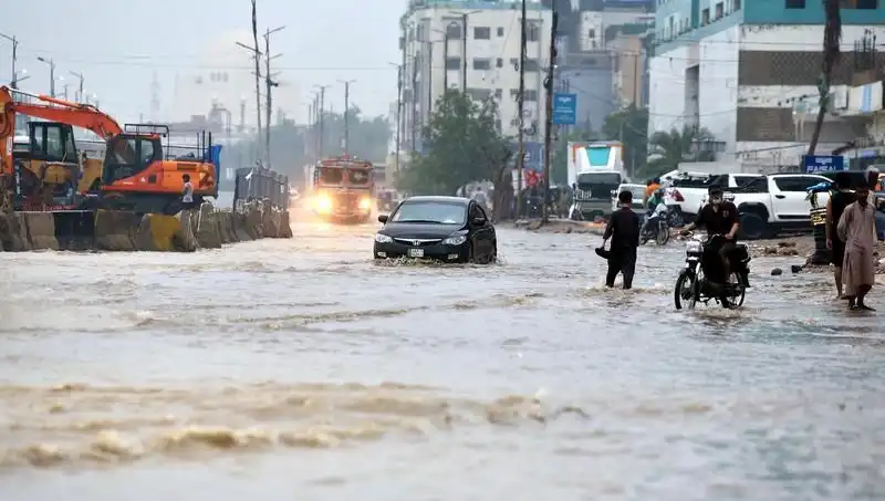Pakistan'da Muson Yağmurları Felaketi: 785 Can Aldı, Ülke Krizle Yüz Yüze