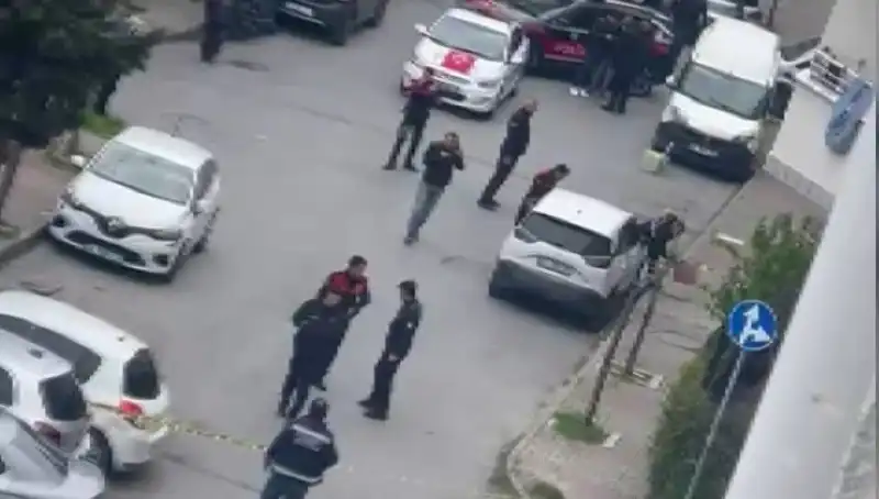 Yolda Yürürken Kurşun Yağmuruna Tutulan Genç, Yaşam Mücadelesi Veriyor!