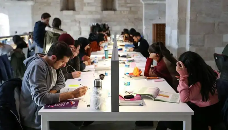 Üniversitelerin 2023-2024 Eğitim Dönemi Başlangıç Tarihleri Açıklandı!
