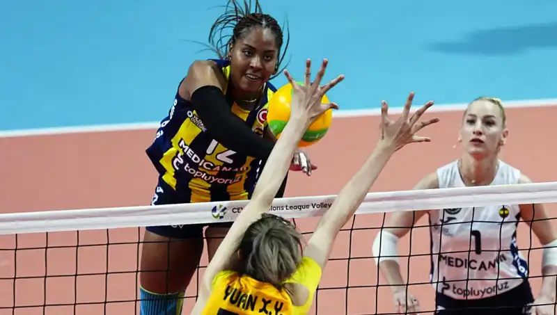 Fenerbahçe, Vakıfbank'ı Avrupa Arenasında 3-0 Yenerek Gücünü Gösterdi