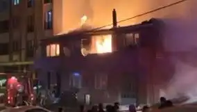 Gaziosmanpaşa'da Yangın Korkuttu: İki Bina Alev Alev Yandı