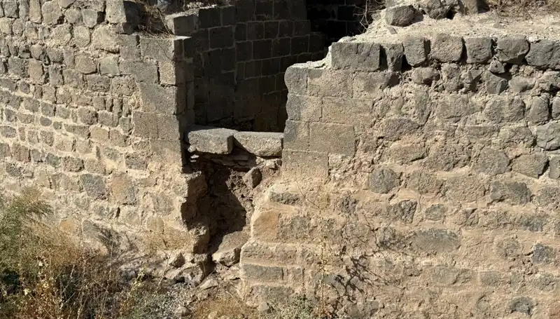 Diyarbakır'da Tarihi Saint George Kilisesi'ni Hamam İddialarından Temize Çıkaran Kitabe Bulundu