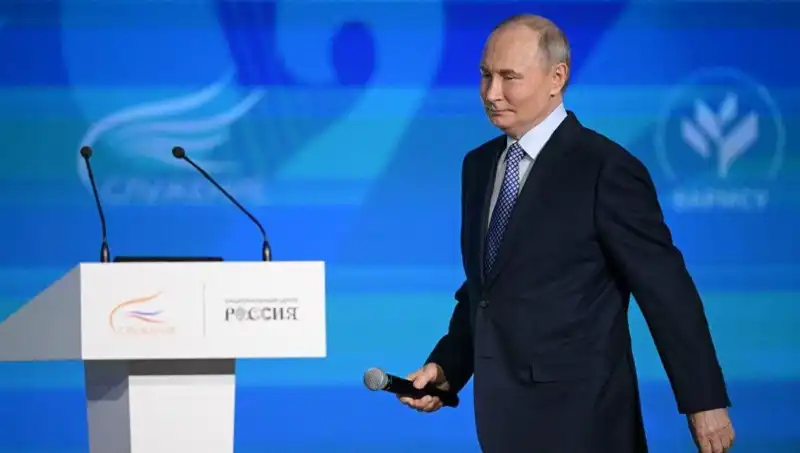 Rusya'da Yeni Yabancı Ajan Yasası: Putin'den Tarihi Adım!