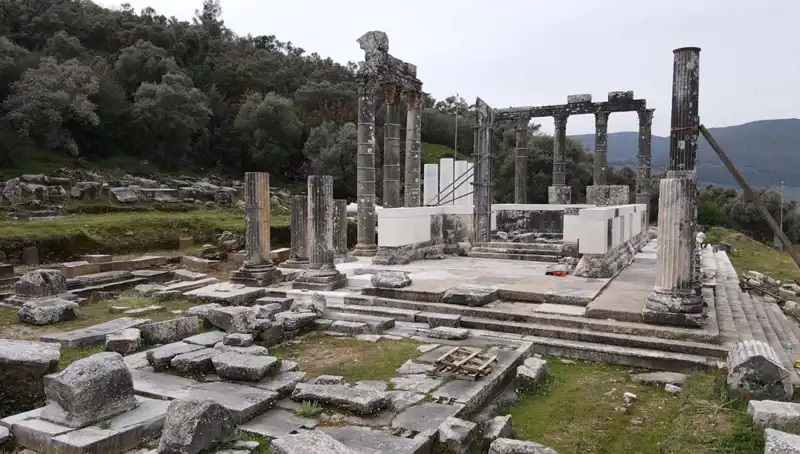 Zeus Tapınağı'ndaki Restorasyon Çalışmaları: Geçmişin İhtişamı Yeniden Hayat Buluyor