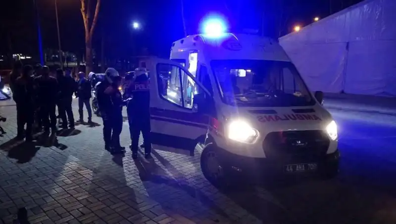 Parkta Silahlı Kavga: İki Grup Arasında Kanlı Çatışma!