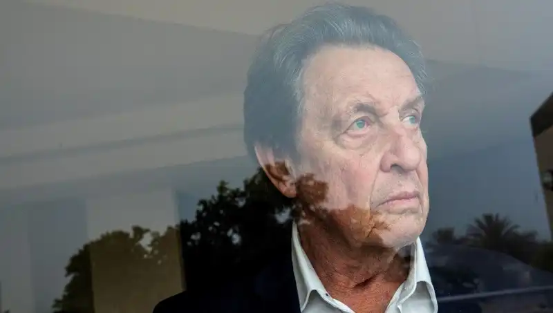 Elon Musk'ın Babasından Şok İtiraf: "3 Cinayet İşledim, Kızımı Büyücülük İçin Kullanacaklardı!"