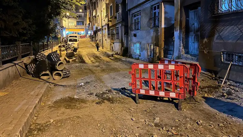 Bayrampaşa'da Şok Gelişme: Altyapı Çalışmalarında Rögar Kapağı Patladı!