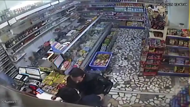 Cezaevi Firarisi Markette Dehşet Saçtı: Bıçak ve Mermerle Saldırı!