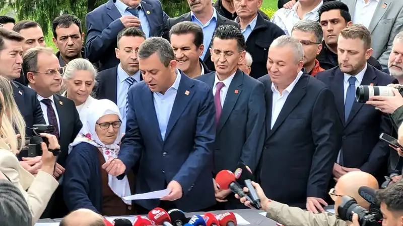 Ekrem İmamoğlu İçin CHP Tarafından Başlatılan İmza Kampanyası Dikkat Çekiyor