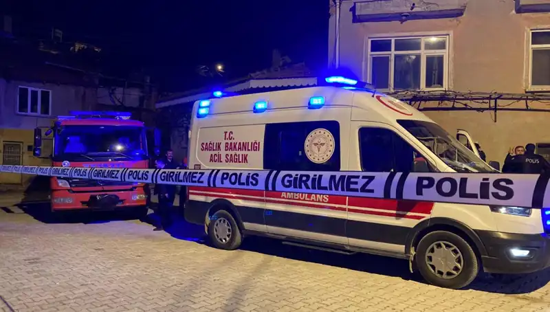 Yaşlı Adam Evinde Yanmış Halde Bulundu: Olayın Gizemi Çözülüyor