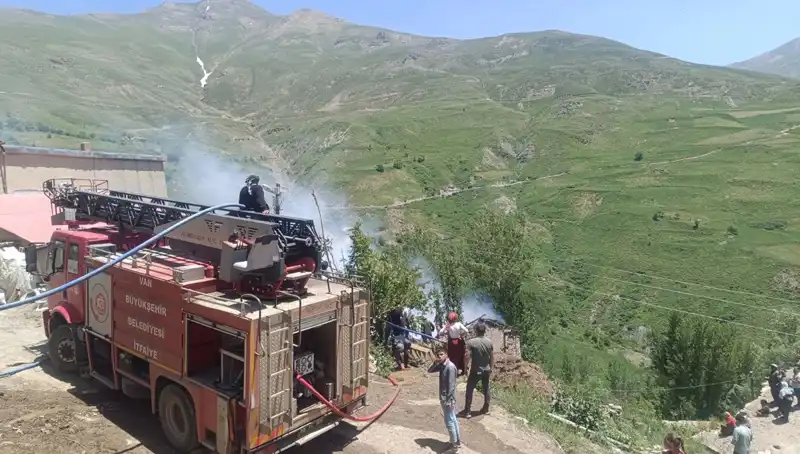 Van'da Trajik Yangın Olayı: Bir Çocuk Hayatını Kaybetti