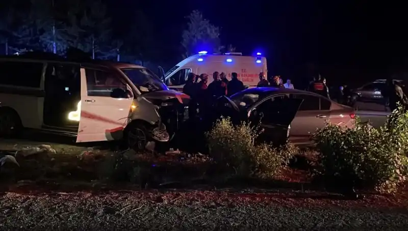 Ters Yön Kazası: Kafa Kafaya Çarpışma Sonucu Can Kaybı ve Yaralılar