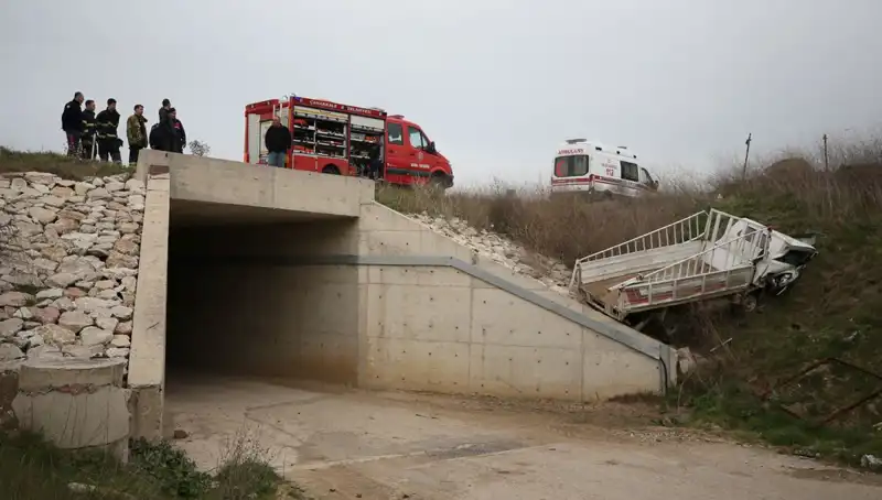 Kamyonetin Alt Geçide Düşmesi Korkunç Bir Kazaya Neden Oldu: Bir Ölü