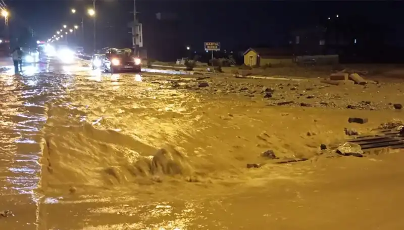 Konya ve Ankara'da Sel Felaketi: Doğa, Şehirlere Zarar Verdi!