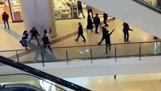 İstanbul'daki AVM'de Neler Oluyor? Art Arda Kavgalara Dikkat!