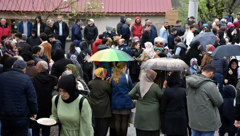 12 Bin Kişiyle Yapılan Geleneksel Bayramlaşma: Bir Asırlık Unutulmaz Anlar