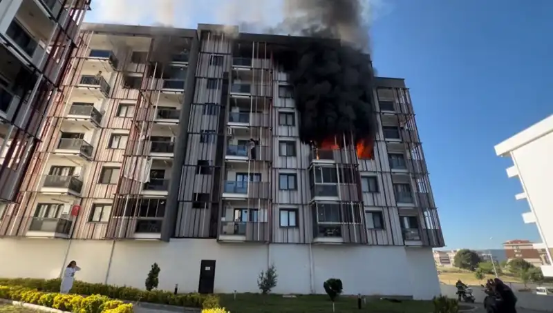 Çanakkale'de Korkutan Yangın: Gece Yarısı Panik Havası!