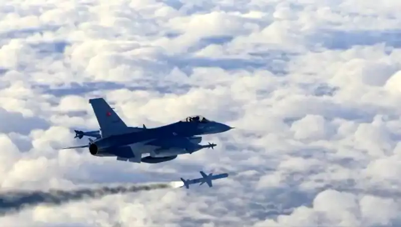 F-16 EDPOD: Yeni Hedefleme Sistemi Tüm Testleri Geçti!