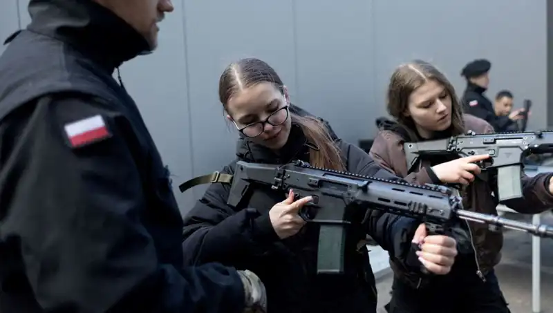 Polonya'nın Savaş Hazırlıkları: Siviller Askeri Eğitime Katılıyor