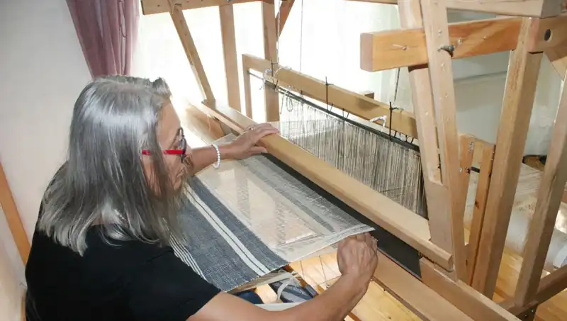Eski Giysilerin İplerinden Doğal Tasarımlar: Sürdürülebilir Şıklığın Peşinde