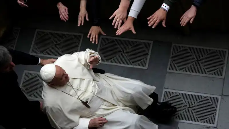 600 Yıl Sonra İkinci Kez: Papa Francis'in İstifa Tartışmaları Derinleşiyor