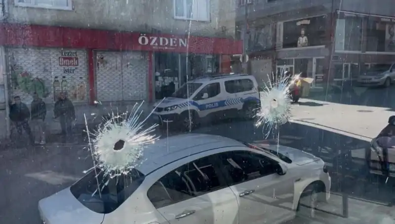 Bursa'da Şok Olay: Kıraathaneye Kurşun Yağmuru ile Tehdit Edilen Sır Perdesi