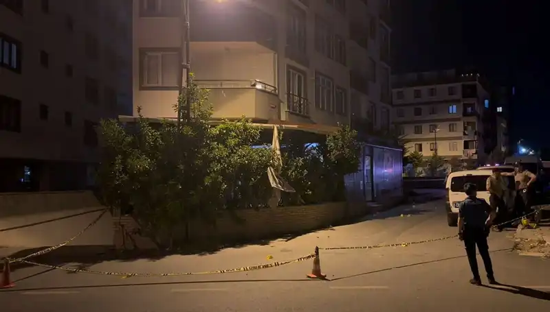İstanbul'da Kafeye Silahlı Saldırı: Güvenlik Kameraları Olayı Böyle Kaydetti