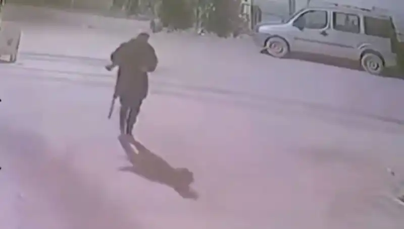 Mertcan Cinayetinde Şok Gelişme: Zanlı Sırtında Av Tüfeğiyle Görüntülendi