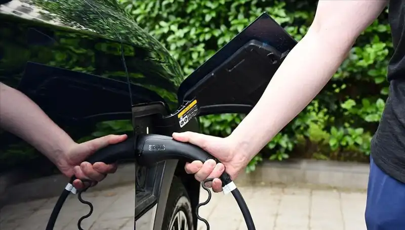 ABD'nin Gümrük Vergilerine Karşı İngiltere'den Elektrikli Araç Üreticilerine Stratejik Destek