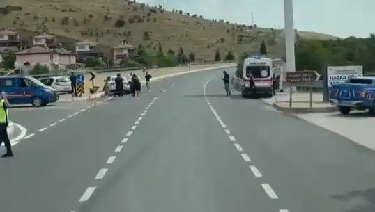 Elazığ'da Otomobil Kazası: İki Araç Çarpıştı, Yaralılar Hastanede!