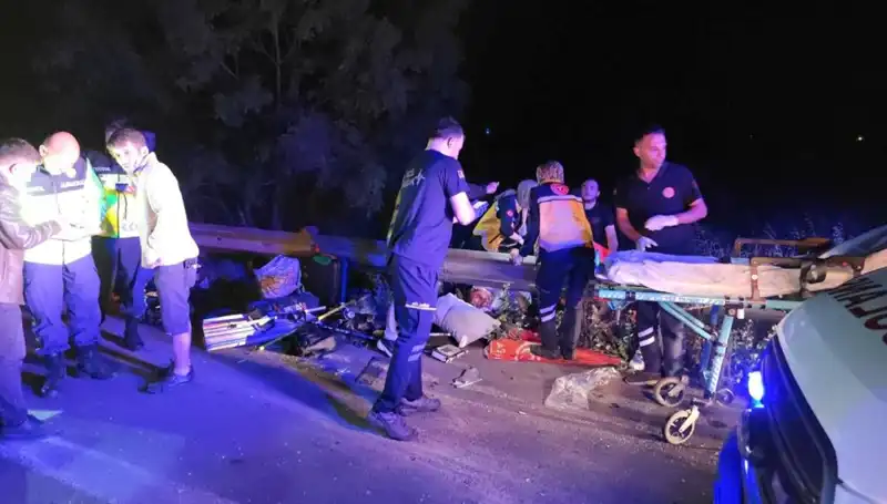 Minibüsten Savrulan Yolcuların Kazası, Şehirde Şok Etkisi Yarattı