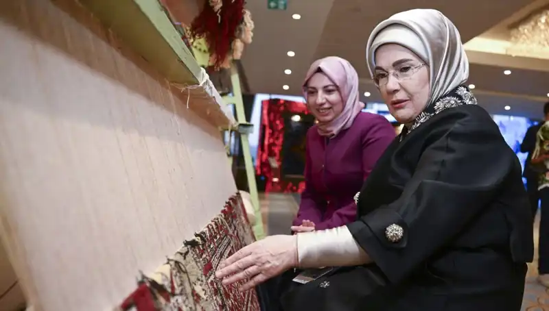 Emine Erdoğan'ın Özel Halısı Açık Artırmada Satışa Çıktı: Geliri Depremzedelere Gidiyor!