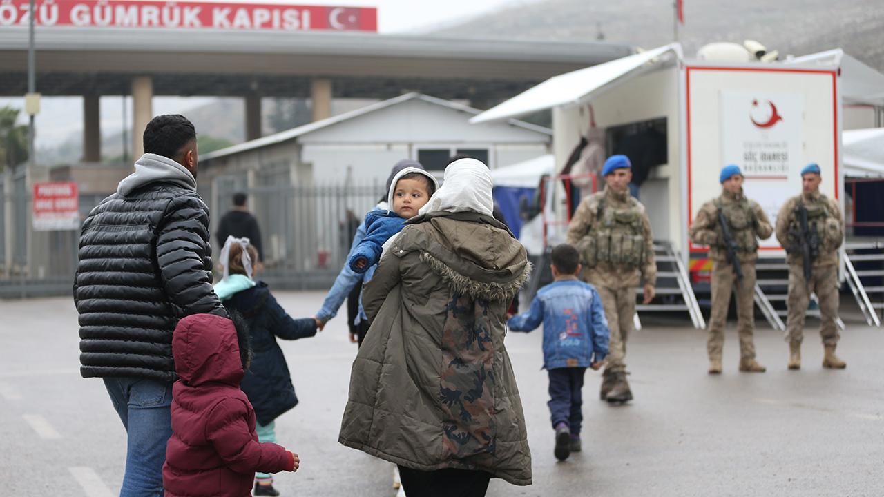 Son 1 Ayda 52 bin 622 Suriyeli Ülkesine Döndü