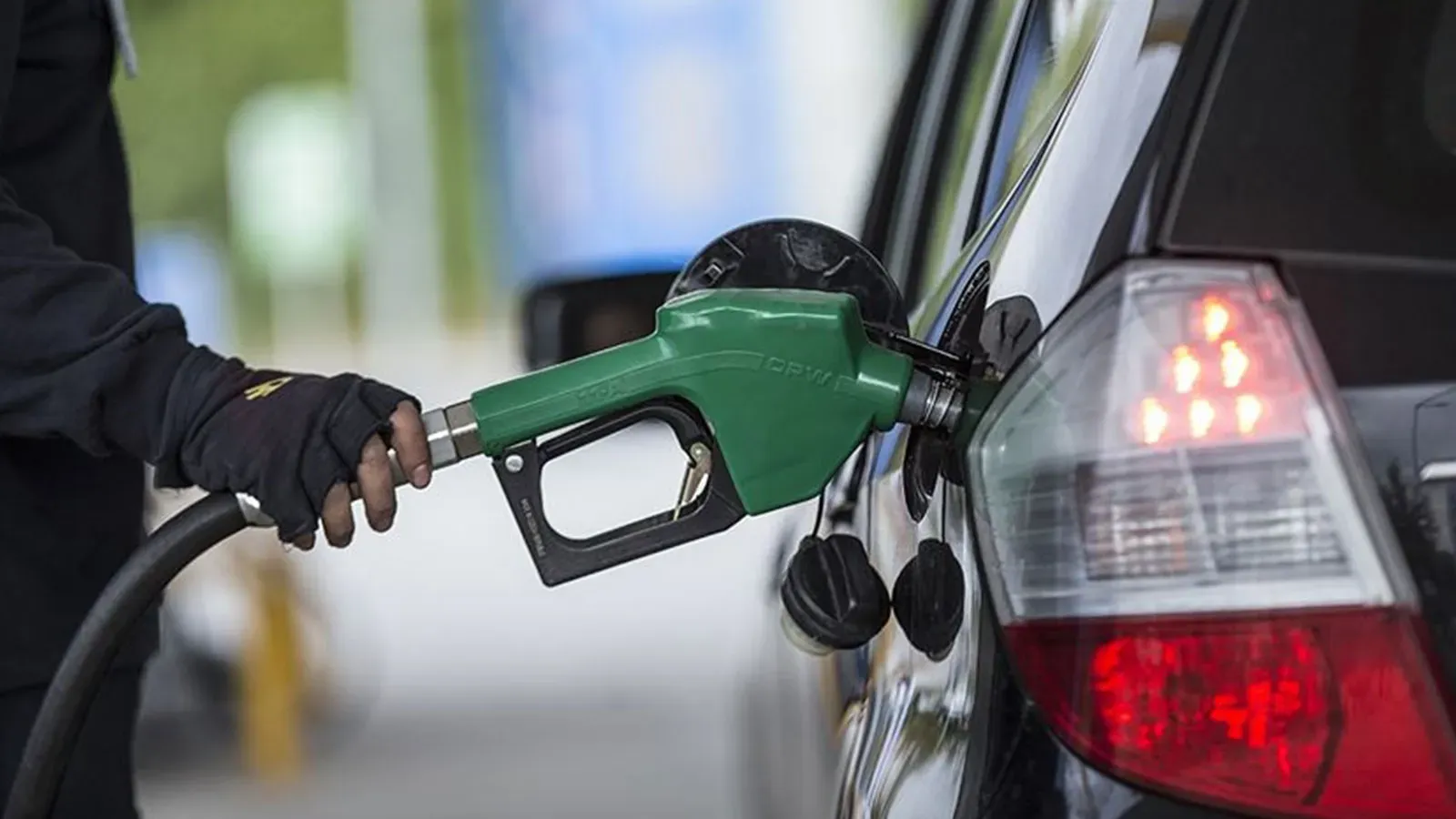 Benzine Zam Geldi! Araç Sahiplerini Üzecek Yeni Fiyatlar Açıklandı