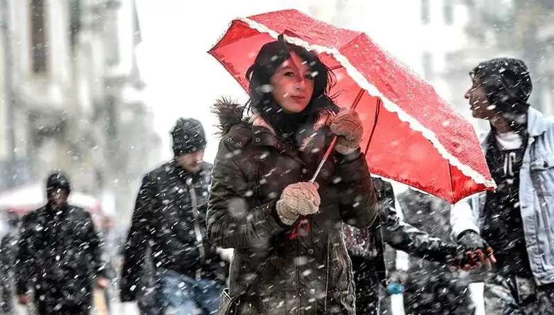 İstanbul'da Soğuk Hava Dalgası: Sıcaklık 20 Derece Birden Düşüyor!
